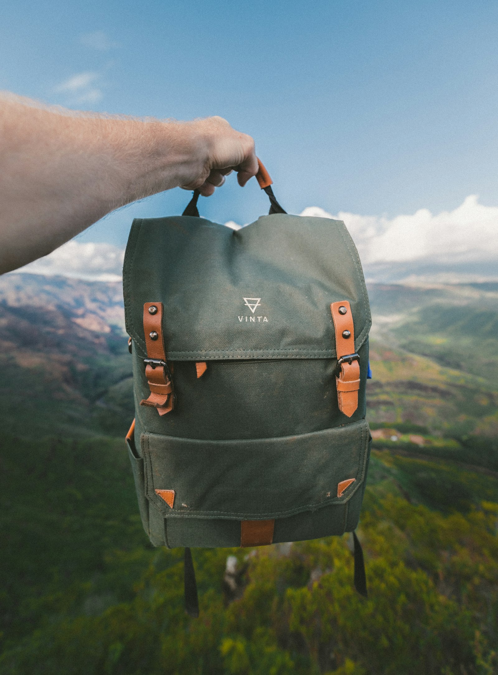 What travelers should check before packing a personal item carry-on luggage and personal item packing